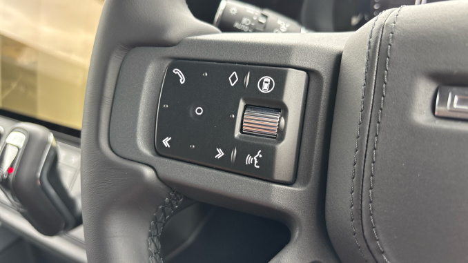 Land Rover Defender 3.0 D250 X-Dynamic HSE 110 5dr Auto Diesel Estate - Image 36